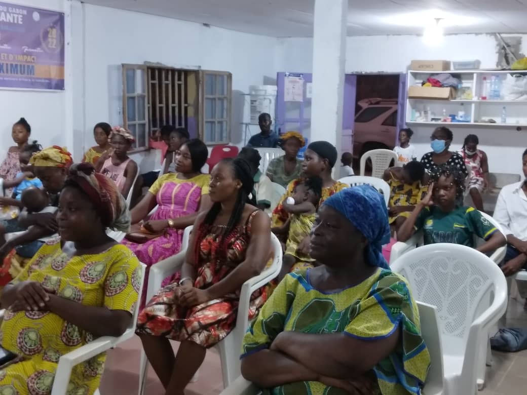 Entrenamiento y presentación en Gabón, África